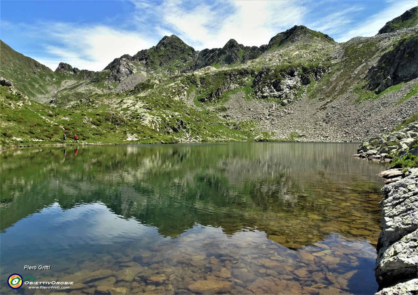 02 Lago Di Sopra  (2095 m) con Cima Cadelle che si specchia.JPG